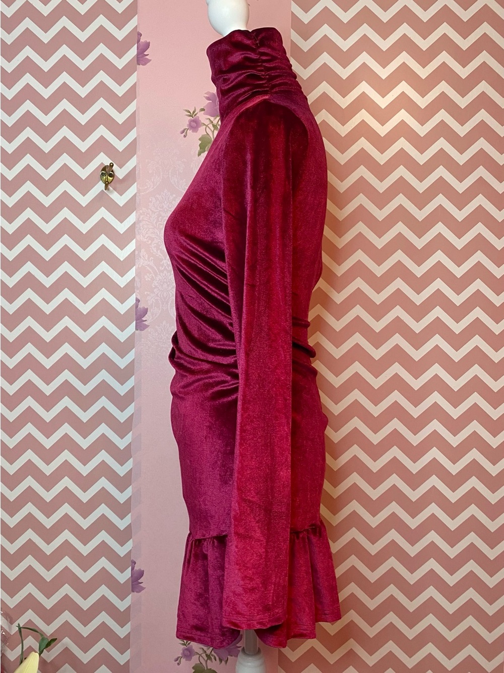 🎀🌷 Red Velvet Ruched Ruffle Mini Dress 🌷🎀 NWT - Picture 7 of 10